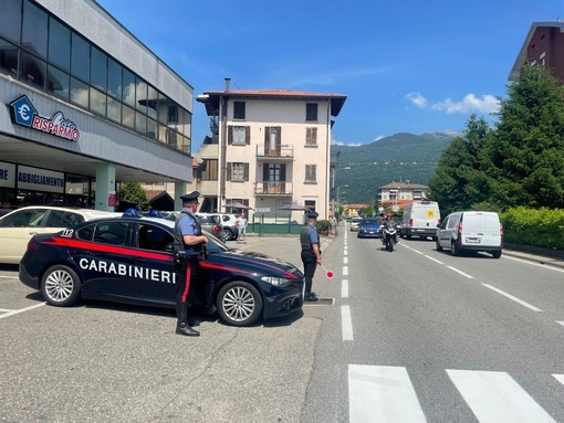 Dopo una lite minaccia un amico con un machete: denunciato un 40enne verbanese Dopo una lite minaccia un amico con un machete: denunciato un 40enne verbanese