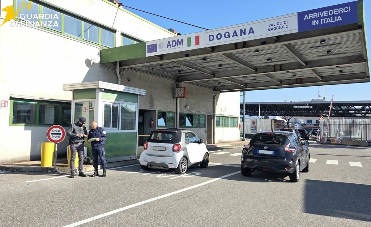 Valico doganale di Gaggiolo nella fotografia di corredo della Guardia di Finanza