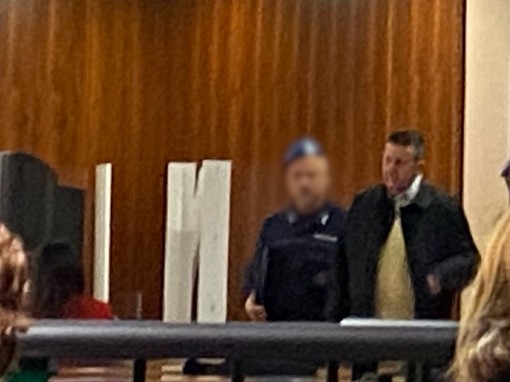 Alessandro Maja nell'aula del tribunale durante il processo di primo grado
