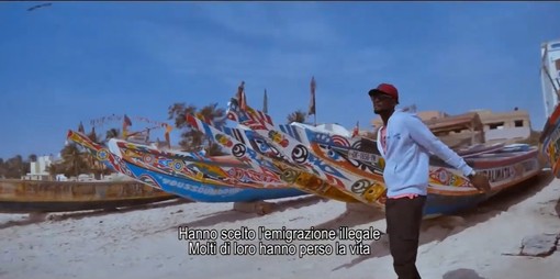 VIDEO. &quot;Il mare è pericoloso, resta in Senegal&quot;: la canzone della Regione Piemonte contro la migrazione clandestina