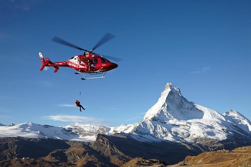 Precipita per 50 metri sulle montagne del Canton Vallese, grave un alpinista italiano di 31 anni