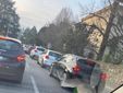 Le operazioni di soccorso e il traffico in via Copelli Le operazioni di soccorso e il traffico in via Copelli