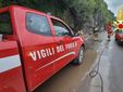 Smottamenti in provincia di Como sulla Regina qui e nella foto successiva Smottamenti in provincia di Como sulla Regina qui e nella foto successiva