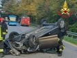 L'auto ribaltata in via Gaggio a Varese dopo l'incidente stradale L'auto ribaltata in via Gaggio a Varese dopo l'incidente stradale