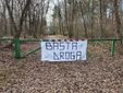 I cartelli comparsi nei boschi dello spaccio a Morazzone