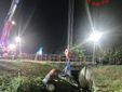 I vigili del fuoco al lavoro sul luogo dell'incidente a Ispra