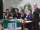 Alberto Riva (in piedi) durante il congresso di Forza Italia