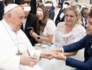 PAPA FRANCESCO, I RICORDI. «Noi sposi a Roma di ritorno dal viaggio in Argentina: emozione indelebile quel dialogo cordiale e anche scherzoso»