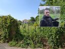 La barriera che chiude un accesso allo spiazzo incolto. Nel riquadro, il testimone Vincenzo Zingarelli che denuncia la situazione