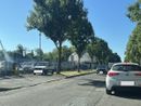 Auto in attesa di entrare nel centro di multiraccolta ieri