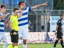 L'arbitro Iannello estrae il rosso per Masi. Lo farà anche con Giudici (foto Galbiati) L'arbitro Iannello estrae il rosso per Masi. Lo farà anche con Giudici (foto Galbiati)