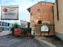 Edificio fatiscente a Villa Cortese, botta e risposta tra opposizione e sindaco