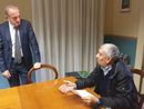 Il sindaco Antonelli (in piedi) e l'assessore Cislaghi Il sindaco Antonelli (in piedi) e l'assessore Cislaghi