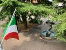 La bandiera listata a lutto, a Samarate