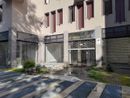 Parte dei guai del condominio sono intuibili anche osservando dall'esterno dell'immobile