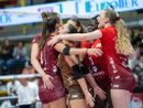 Festa Uyba contro Scandicci (foto Gabriele Alemani da sito Lega Volley Femminile) Festa Uyba contro Scandicci (foto Gabriele Alemani da sito Lega Volley Femminile)