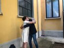 L'abbraccio del sindaco Antonelli alla dirigente Boracchi