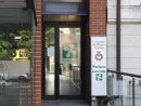 Trovato senza documenti e portato al comando, scappa dalla finestra e fa perdere le sue tracce