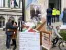 Il feretro di Mirella Cerini, l'abbraccio del sindaco di Busto e l'arrivo di quello di Legnano