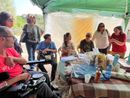Le immagini della conferenza stampa e, sotto, del cantiere, con i rifiuti raccolti dagli attivisti nel bosco