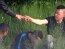 Blitz nei boschi: arrestato spacciatore e smantellato bivacco della droga Blitz nei boschi: arrestato spacciatore e smantellato bivacco della droga