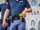 Tensione nel parcheggio di un supermercato di viale Pirandello, arrestato un giovane Tensione nel parcheggio di un supermercato di viale Pirandello, arrestato un giovane