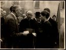 Il generale Raffaele Cadorna consegna la medaglia al valore ai genitori del partigiano Silvio Giorgetti, caduto in un epico  scontro con le truppe nazi-fasciste il 25 aprile 1945 a San Vittore Olona