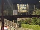 Striscione pro Salvini ai Cinque Ponti di Busto: «L’unico a difesa dei confini»