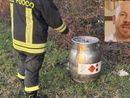I vigili del fuoco con il fustino e il sindaco Baroffio