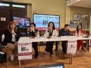 La presentazione di BA Book, con lo scrittore Alessandro Mari in videocollegamento. Da sinistra, Carla Trotti, Monica Giuffrida (vicedirettrice della biblioteca civica), Manuela Maffioli, Paolo Di Paolo e Anna Prandoni