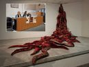 Una delle opere che saranno esposte nelle sale gemelle del Museo del Tessile. Nel riquadro, da sinistra, Erika Montedoro, Manuela Maffioli e Mimmo Totaro