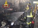 Cairate, incendio in un capannone Cairate, incendio in un capannone