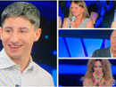 Andrea Siciliano accompagnato in studio anche da mamma Morena, in alto a sinistra, e applaudito da Gerry Scotti e da Samira Andrea Siciliano accompagnato in studio anche da mamma Morena, in alto a sinistra, e applaudito da Gerry Scotti e da Samira