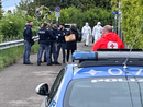 La polizia in via Ciro Menotti a Varese, teatro dell'omicidio nel maggio del 2024