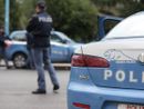 &quot;Scippa&quot; il telefono dal finestrino dell'auto e poi chiede soldi per restituirlo: arrestato