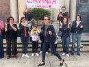 Varese scende in strada per la famiglia Limido. E piazza San Vittore urla: «Forza Lavinia»