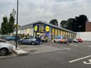 Rissa nel parcheggio della Lidl a Busto: un uomo finisce a terra privo di sensi