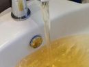 Acqua gialla dai rubinetti a Gallarate: Alfa al lavoro per risolvere il problema