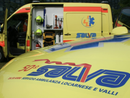 Cade per sei metri da una benna, operaio della provincia di Varese grave in Canton Ticino
