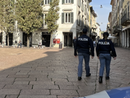 Sangue in centro a Varese (foto d'archivio)