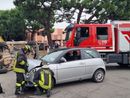FOTO. Auto si ribalta dopo lo scontro all'incrocio: un ferito a Cassano Magnago