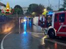 Maltempo sul Varesotto, a Tradate auto intrappolate nei sottopassi allagati, a Capolago Sp1 chiusa: caduti già 150 millimetri di pioggia