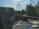 Camion perde il rimorchio: carreggiata invasa dal materiale alla rotonda di Buguggiate