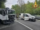 Scontro tra un camion e un furgone sulla statale 394: un ferito a Germignaga