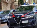 Colpito in strada con una forchetta all'addome e alle braccia: uomo ferito a Ferno