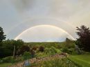 L'arcobaleno spunta a stento tra le nuvole in provincia di Varese