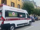 Un diciottenne discute per una sigaretta, poi ferisce un giovane con un coltellino e minaccia due ragazze