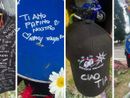 La maglietta con le firme dei Bikers Varese, il messaggio della compagna e della figlia di Mattia e il cappellino con il modellino blu della moto all'incrocio tra via Matteotti e via Toce, il luogo dove ieri il trentaquattrenne varesino ieri ha perso la vita