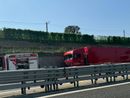 Camion in fiamme sull'Autostrada dei Laghi, code e fumo tra Castronno e Gallarate Nord