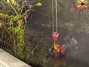 FOTO. Perdono il controllo dell'auto e finiscono nel fiume lungo la 394: paura nella notte a Germignaga FOTO. Perdono il controllo dell'auto e finiscono nel fiume lungo la 394: paura nella notte a Germignaga